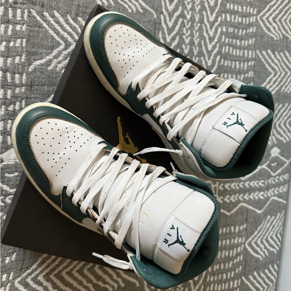 Air Jordan 1 Mid – White/Mystic Green